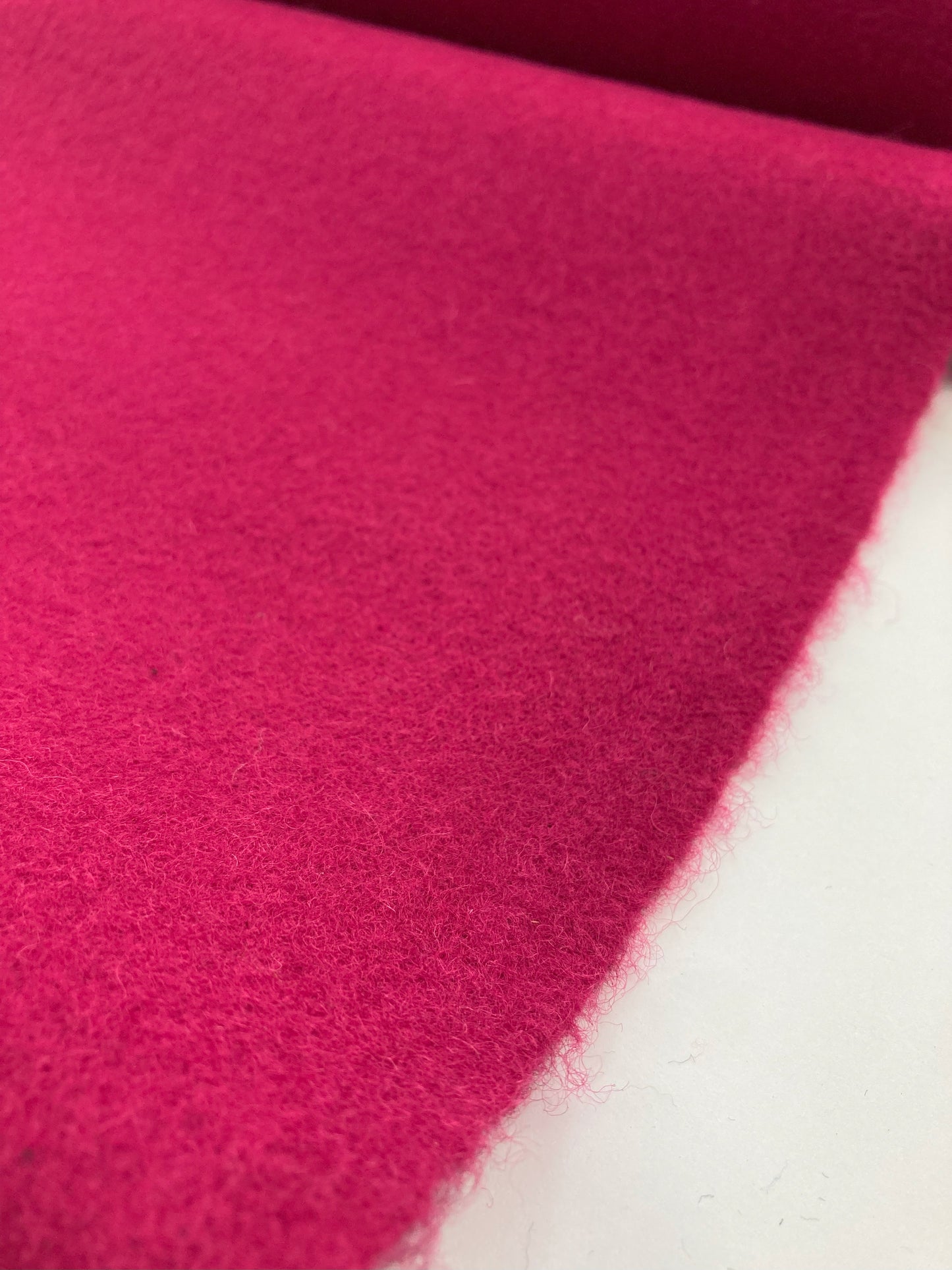 Gabriel Europost 2 classic fabric in 100% recyclable wool - Modern Upholstery